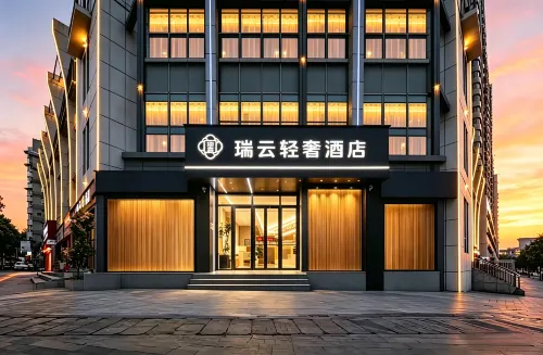 St. Regis Light Luxury Hotel (Yellow Crane Tower Zhongnan University of Economics and Economics) - gimnasio