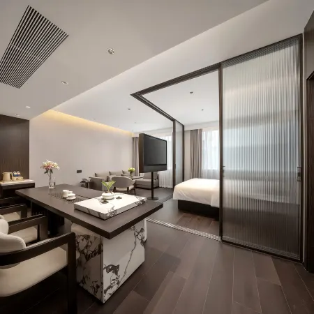 Urba Hotel(The former Yuefeng Hotel in Lianhua Mountain Park)