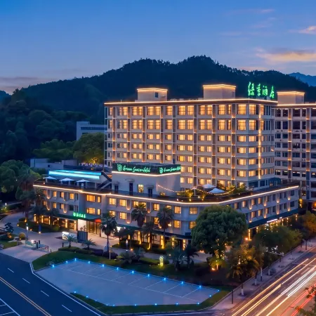 Green  season  hotel