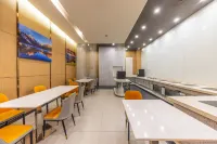 Huayue Hotel (Xining Wanda Plaza)