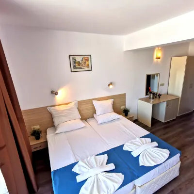 Largo Beach Hotel - All inclusive light - Promenade street - Best Location Sunny Beach Den Glade Viking附近的飯店