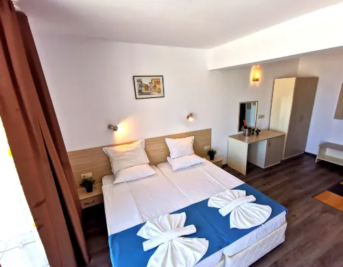 Largo Beach Hotel - All inclusive light - Promenade street - Best Location Sunny Beach - พร้อมอาหารเช้า