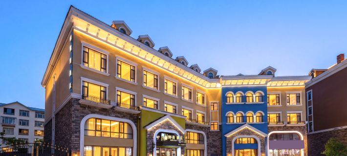 Cheermay Hotel(Changbai Mountain Meirensong Sculpture Park Alice Style Street Store) Hotele w: Antu