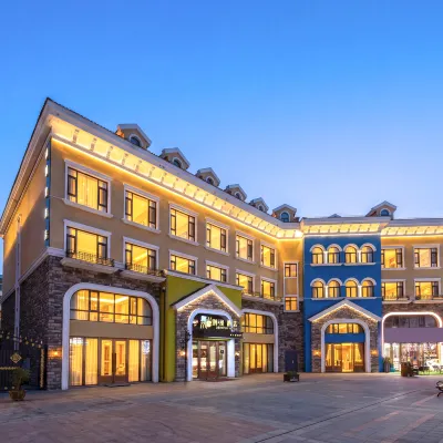 Cheermay Hotel(Changbai Mountain Meirensong Sculpture Park Alice Style Street Store) Отели рядом с достопримечательностью «Эрдаобайхэ»