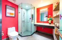Mengjing Rainbow Hotel (Kunming Station Huancheng South Road Subway Station)