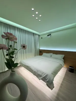 Hezhang Qiaran Homestay - 주차장
