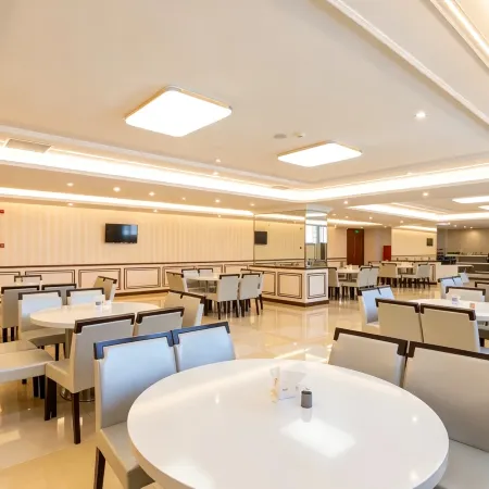 Vienna International Hotel (Nanchang honggutan  Xinjian Center)