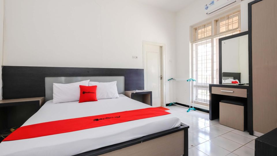 RedDoorz near Rita Super Mall Purwokerto 3