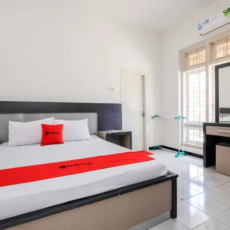 RedDoorz near Rita Super Mall Purwokerto 3