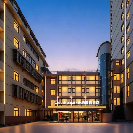 Cloudspace · Yunqi Holiday Hotel (Shiyan Yunxi Qixi Square)