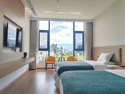 Half Moon Bay Inn (Lijiang Sanyi International Airport Store)