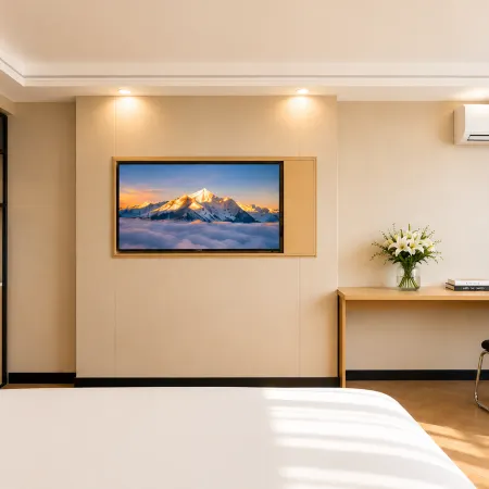 West Pole Huandong Hotel