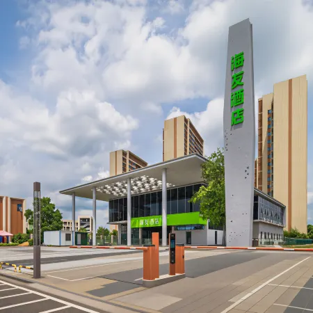 Hi Inn Xiangyang East Railway Station Greenland Inter‑city Space Station Hotel
