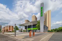 Hi Inn Xiangyang East Railway Station Greenland Inter‑city Space Station Hotel - parking