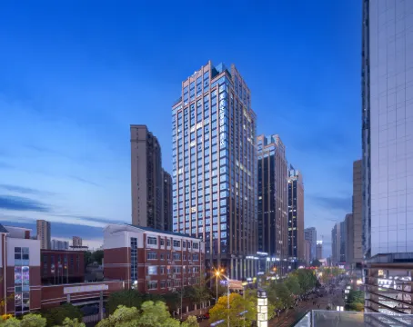 Changsha Microtel by Wyndham Hotel (Taskin Provincial Government Store) Отели рядом с достопримечательностью «Hunan Communications Cadres School»
