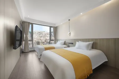 Floral Hotel· Mountain Forest Hotel (Guling Street Cableway Shangzhan Branch) Отели рядом с достопримечательностью «Haihuizhen»