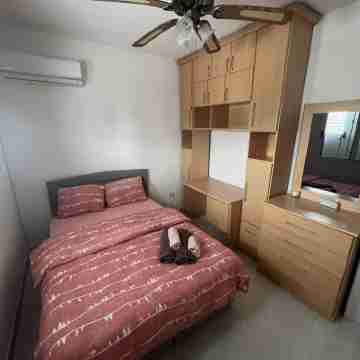 Spacious Comfortable Home at the Heart of the City Rooms