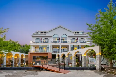 Got a mountain Hotels near Jizhou Karst Cave