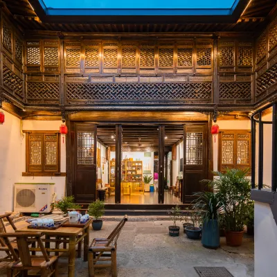 花築·印巖寓廬·百年老台門·越醫河景美宿（倉橋直街魯迅故里店） 鄰近府山公園-越王台的酒店