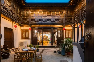 Floral Hotel·Shaoxing Yinyan Yulu Hotel (Lu Xun's hometown Cangqiao Straight Street Branch)