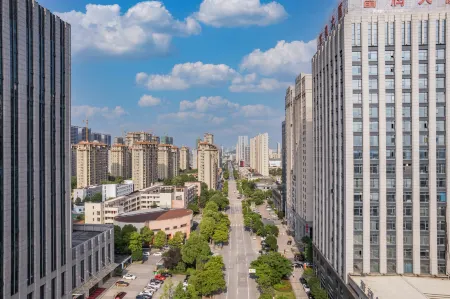 Boman Hotel (Zhuji High-speed Railway Station Baolong Plaza) Отели рядом с достопримечательностью «Wuxie Scenic Spot»