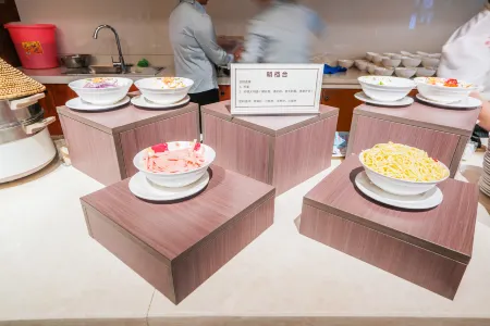 Luxi Redwood Hotel (Luxi Bus Station Branch) Отели в г. Луси