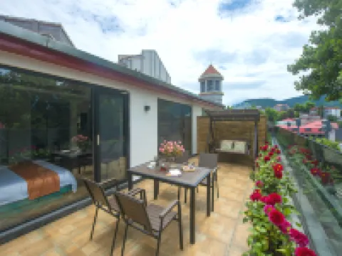 Lushan Yunlian Hotel (Guling Street Cableway Upper Platform) Hotels near Mei Lu Villa