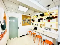 Three Cats Youth Hostel