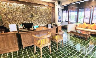 Cm Night Bazaar Boutique Hotel