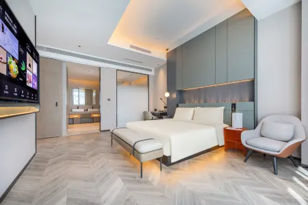 Atour S Hotel Lanzhou Guanghui Dongfanghong Plaza Отели рядом с достопримечательностью «Lanzhou University of Arts and Science»