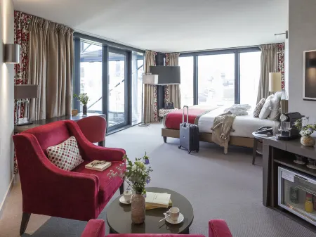 Hôtel Mercure Clermont-Ferrand Centre Jaude Отели рядом с достопримечательностью «Собор Нотр-Дам дю Пор»