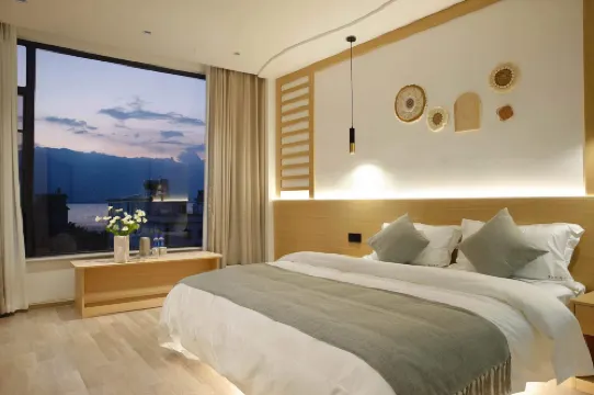 Dali Ershang Huakai Seaview Inn