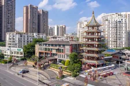 Dongfang Yi Hotel (Yudong Station Subway Station) Отели рядом с достопримечательностью «Guangxi Electric Power Vocational and Technical College (Wuxiang Campus)»