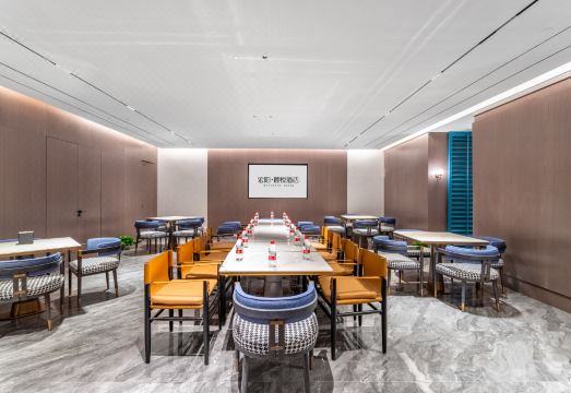 4. 홍양 리위 호텔..