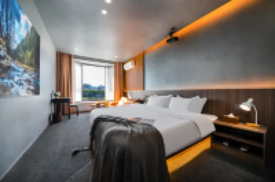 Jiangyushu Panoramic Homestay (Guilin Liangjiang Sihu East and West Alley)