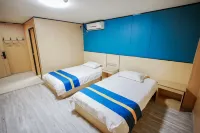 Hello Hotel (Xuzhou Railway Station SUNINNG plaza Shop)