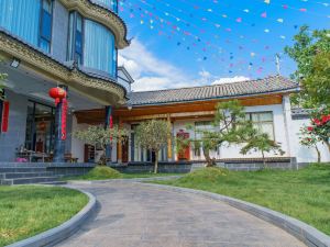 Nanfengli Homestay (Lijiang Sanyi Airport Branch)