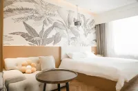 Xinxin Homestay (Yifeng Shidai Square)