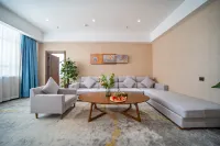 Tekesi Phoenix International Hotel - Parvekkeita