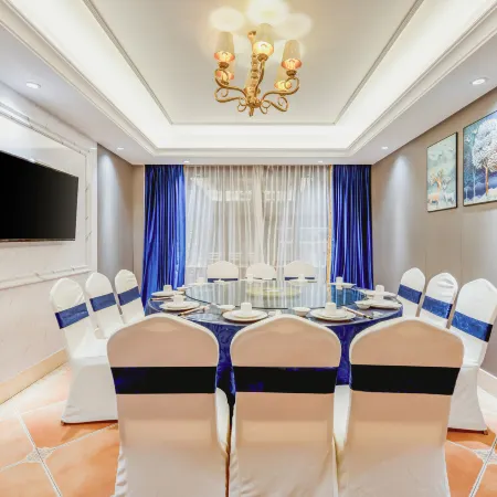 Vienna International Hotel (Luzhai County Government Administrative Plaza Branch)
