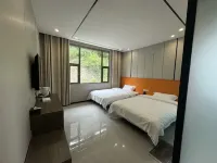 Red hotel villa - Airport Shuttle