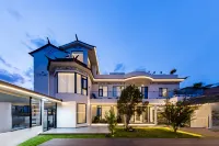 Floral Hotel·Jinqi Mountain Lake hotel (Dali Erhai Ecological Corridor Store) Hotels in Dali
