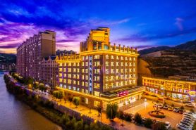 Zhuoni Ruida Humanities Hotel
