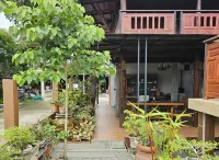 Nipatra Homestay Hotels in Bang Kruai