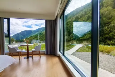 山雲裏温泉民宿 Hotel dekat Mugecuo