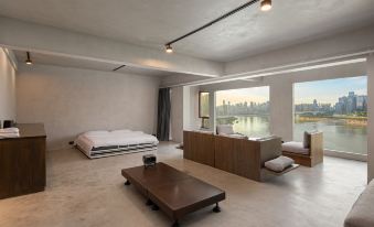 Shimeng High Altitude River View Boutique Hotel