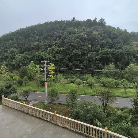 Xinyuan Homestay (Shuanghe Karst Cave)