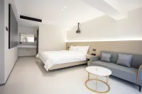 Lanqi Homestay (Dalian North Station) Отели в г. Северная станция Даляня. спортивный центр