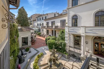 Palazzo Montebello Hotels near Zara