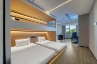 Jingmao E-Sports Hotel (Quzhou Shuitingmen Guojin Center)